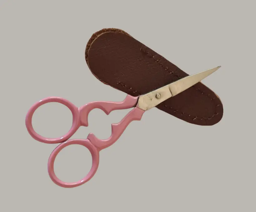 Embroidery-scissor-with-pouch-4.5cm